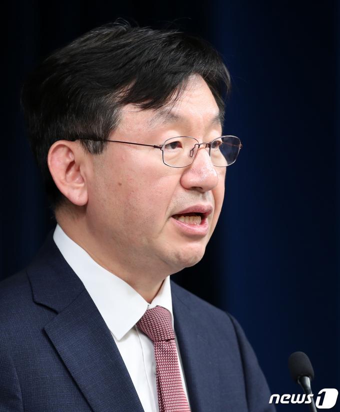 [사진] 민생토론회 관련 브리핑하는 성태윤 정책실장