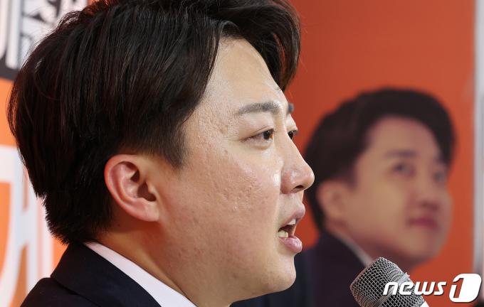 [사진] 인사말 하는 이준석 후보