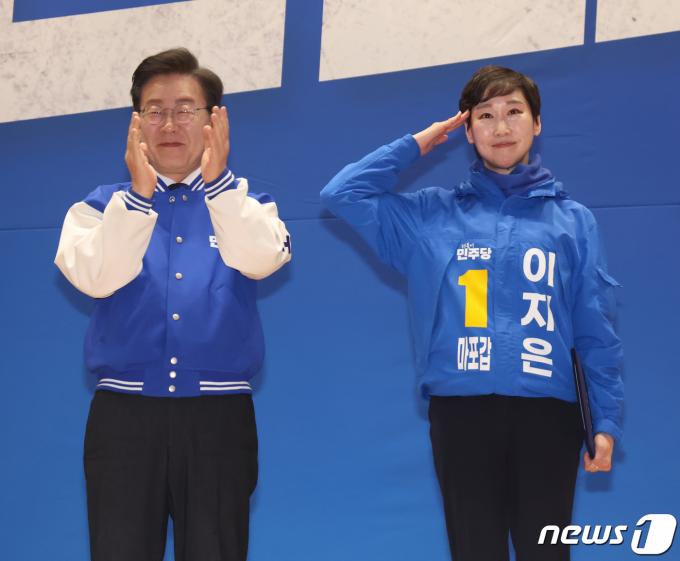 [뉴스1 PICK]민주 총선 후보자 한 자리에, 이재명 