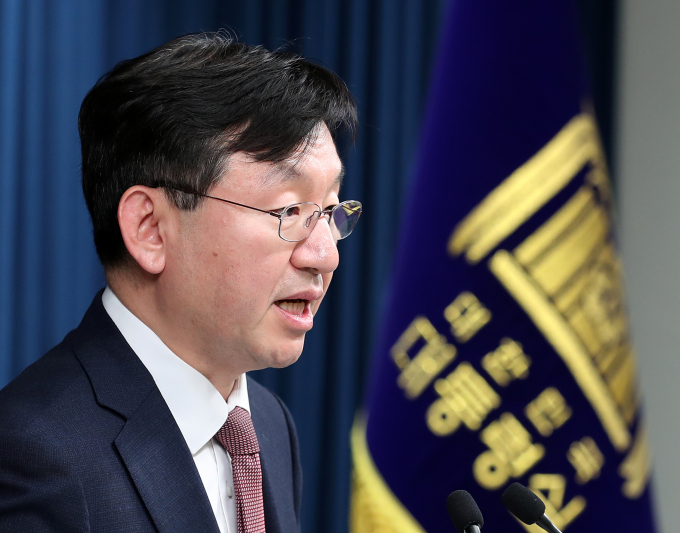 대통령실은 17일 야권의 '민생토론회 관권선거' 비판과 관련해 "민생토론회는 일체의 정치적 고려 없이 국민들이 제시한 주제와 직결되는 민생현장에서 개최 중"이라고 밝혔다. 사진은 17일 용산 대통령실 청사에서 민생토론회 관련 현안 브리핑애 나선 성태윤 정책실장. /사진=뉴스1