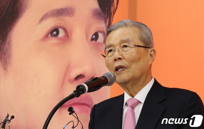 [사진] 축사하는 김종인 공천관리위원장
