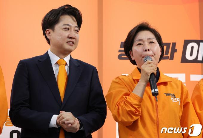 [사진] 축사 도중 눈시울 붉히는 양향자 원내대표