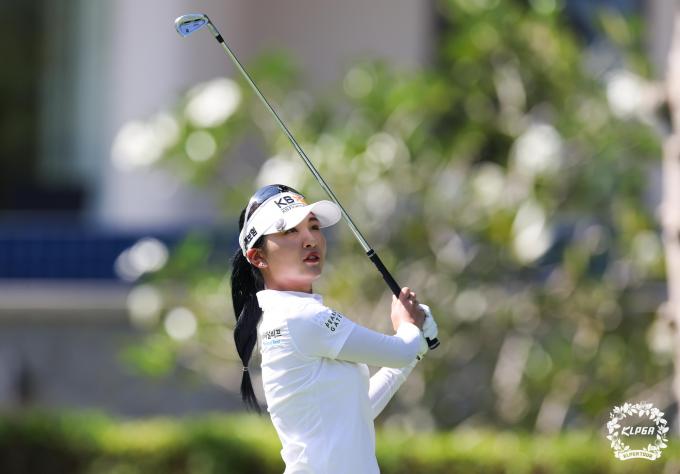 이예원이 17일(현지시간) 태국 푸껫 블루캐니언 컨트리클에서 열린 한국여자프로골프(KLPGA) 투어 블루캐니언 레이디스 챔피언십 최종라운드에서 2번홀 티샷을 하고 있다. (KLPGT 제공) 2024.3.17/뉴스1