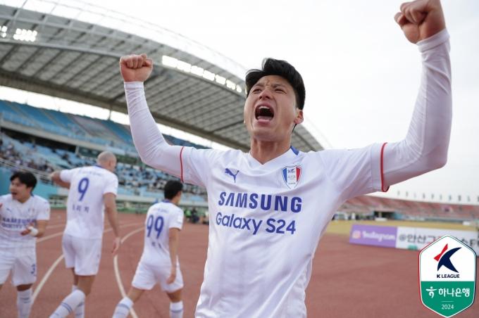수원 삼성의 한호강이 안산을 상대로 결승골을 넣었다.(한국프로축구연맹 제공)
