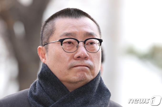 '전공의 집단사직 공모' 혐의를 받는 박명하 대한의사협회 비상대책위원회 조직위원장이 14일 오전 서울 마포구 서울경찰청 공공범죄수사대에서 휴대전화 포렌식 참관을 위해 출석하고 있다. 2024.3.14/뉴스1 ⓒ News1 신웅수 기자