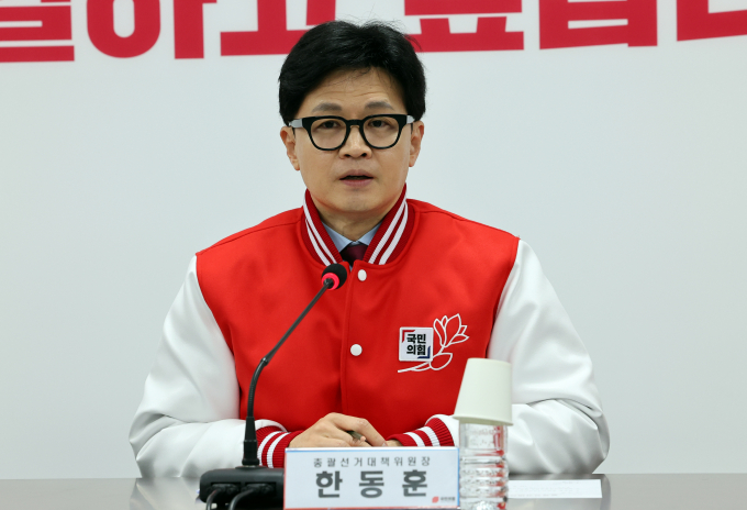 한동훈 비상대책위원장이 지난 17일 이종성 주호주대사의 즉각 귀국과 '회칼 테러' 논란을 빚은 황상무 대통령실 시민사회수석 자진 사퇴를 말했다. 사진은 한 위원장이 지난 17일 서울 여의도 중앙당사에서 열린 첫 중앙선거대책위원회의에서 발언하는 모습. /사진=뉴시스