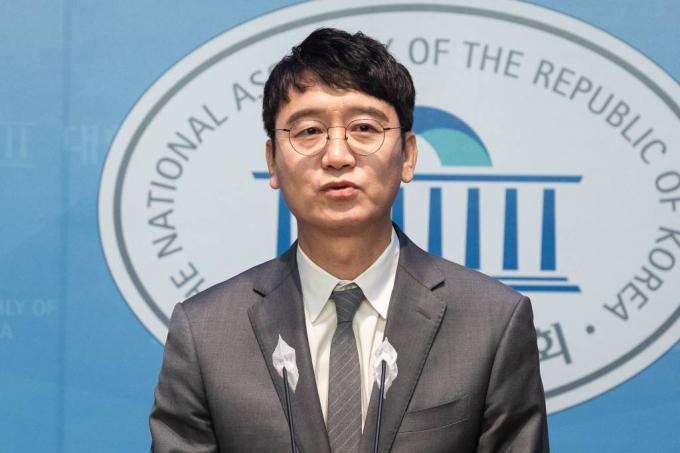 김웅 국민의힘 의원이 "김은혜 대변인께서 이종섭 전 장관의 귀국을 종용하고 있다"고 언급했다. 사진은 지난 1월 서울 여의도 국회 소통관에서 제22대 총선 불출마를 선언하고 있는 김웅 국민의힘 의원. /사진= 뉴스1
