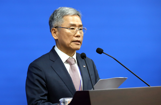 지난해 11월 8일 김동철 한국전력공사 사장이 세종시 정부세종청사에서 경영위기 극복을 위한 자구책과 전기요금 조정방안을 발표하고 있다. / 사진=뉴시스 강종민 기자 