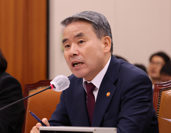18일 대통령실이 이종섭 주호주대사 즉각 귀국 조치 주장에 대해 고위공직자수사처(공수처) 소환 요청 시 즉각 응할 것이라고 밝혔다. 사진은 이 대사가 지난해 9월13일 서울 여의도 국회에서 열린 법제사법위원회 전체회의에서 의원들의 질의에 답변하는 모습. /사진=뉴스1