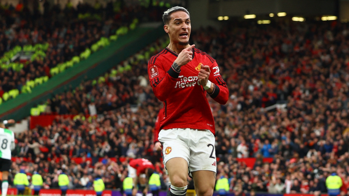 맨체스터 유나이티드가 18일 0시30분(이하 한국시각) 영국 맨체스터 올드트래포드에서 열린 리버풀과의 잉글랜드 FA컵 8강 홈경기에서 4대3으로 승리했다. 사진은 이날 동점골을 기록한 안토니. /사진=로이터