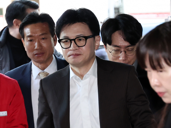 18일 한동훈 국민의힘 비상대책위원장이 매일 오전 진행했던 질의응답을 중단하겠다고 밝혔다. 사진은 한 위원장이 이날 서울 여의도 중앙당사로 출근하는 모습. /사진=뉴스1