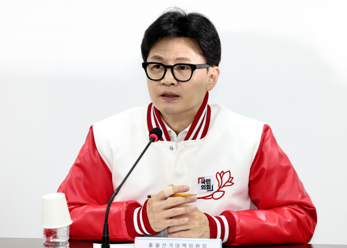 한동훈 국민의힘 비상대책위원장이 이종섭 주호주대사 즉각 귀국과 황상무 대통령실 시민사회수석 자진 사퇴 촉구 입장을 고수했다. 사진은 한 위원장이 18일 서울 여의도 중앙당사에서 열린 중앙선거대책위원회의에서 모두발언하는 모습. /사진=뉴스1