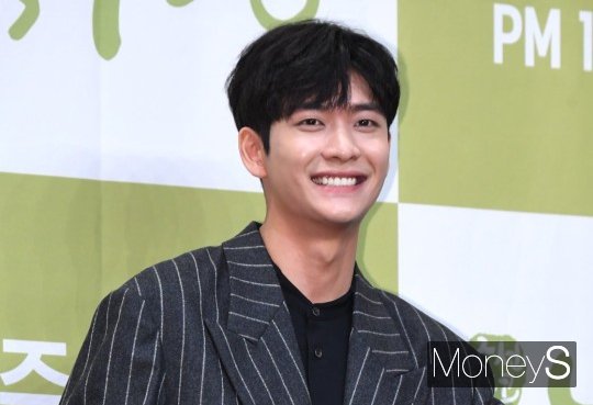 국방의 의무를 위해 팬 곁을 잠시 떠났던 배우 강태오가 전역한다. 사진은 지난 2019년 9월 서울 구로구 신도림동 라마다 서울신도림호텔에서 열린 KBS2TV 드라마 '조선로코-녹두전' 제작발표회에 참석한 배우 강태오. /사진=장동규 기자