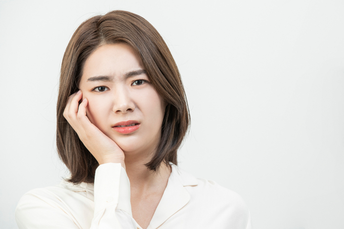 눈 주위 떨림이 장시간 지속할 경우 안면 경련을 의심해야 한다.  사진은 기사와 직접적인 관련 없음. /사진=이미지투데이