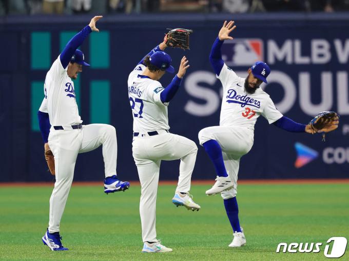 [사진] LA 다저스, 팀 코리아 상대 5대2 승리