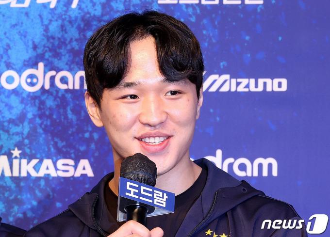 대한항공 임동혁이 18일 오후 서울 강남구 리베라 호텔에서 열린 2023-2024 V-리그 남자부 포스트시즌 미디어데이에서 각오를 밝히고 있다. 2024.3.18/뉴스1 ⓒ News1 박지혜 기자