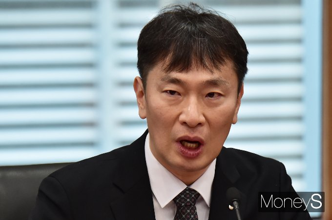 금융감독원이 지방지주 회장, 은행장 간담회를 개최했다. 사진은 이복현 금융감독원장./사진=머니S 임한별 기자