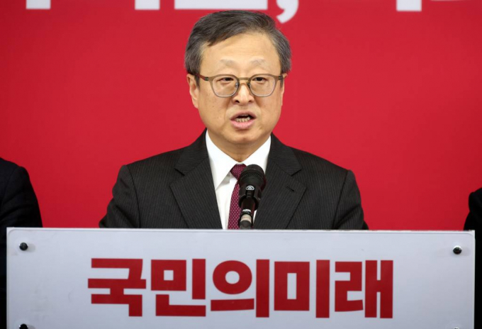 유일준 국민의미래 공천관리위원장이 18일 오후 서울 여의도 국민의미래 당사에서 제22대 비례대표 국회의원선거 후보자 순번 발표를 하고 있다./사진제공=뉴시스