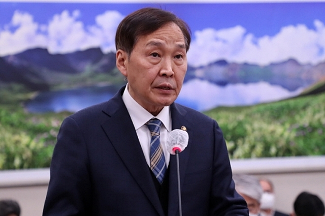 김기웅 통일부 차관이 17일 오후 서울 여의도 국회에서 열린 외교통일위원회 전체회의에서 현안보고를 하고 있다./사진제공=뉴시스