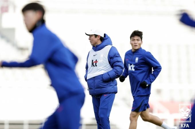 [사진] 훈련 지켜보는 황선홍 감독