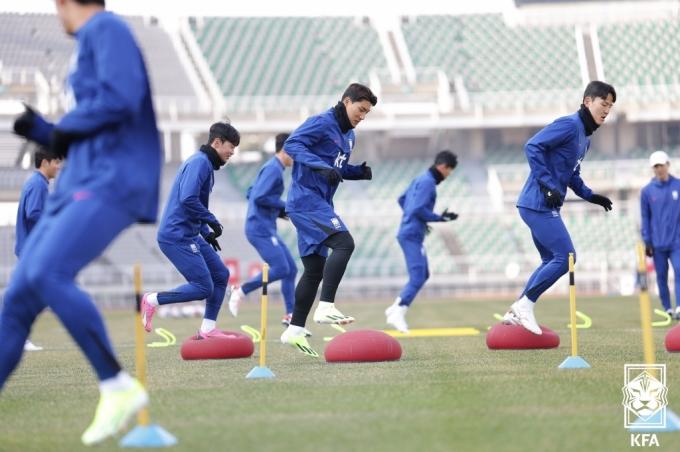 [사진] 주민규, 몸 푸는 골잡이