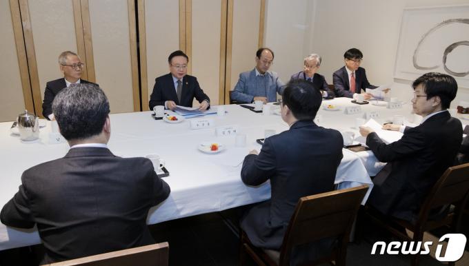 [사진] 국립대학교 병원장들 만난 조규홍 장관