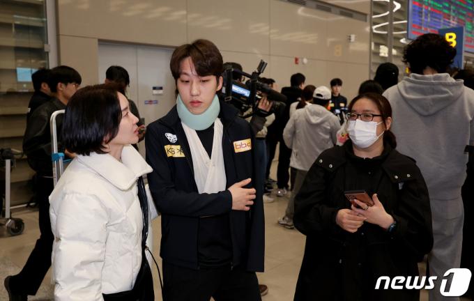 [사진] 황대헌과 충돌로 부상당한 박지원