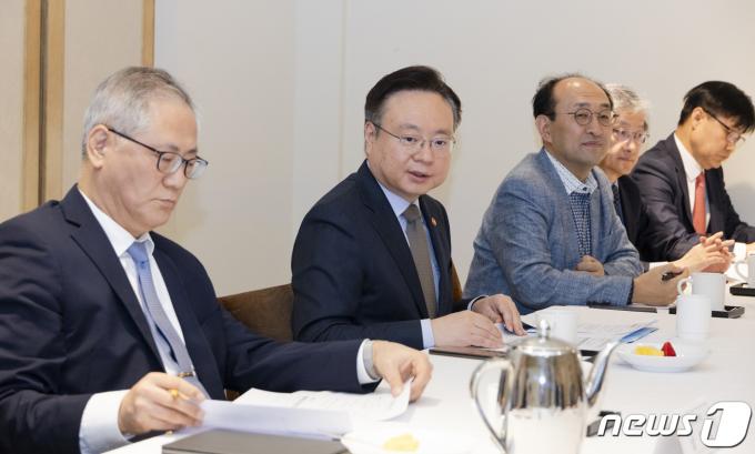[사진] 조규홍 장관, 국립대학교 병원장들과 간담회 개최