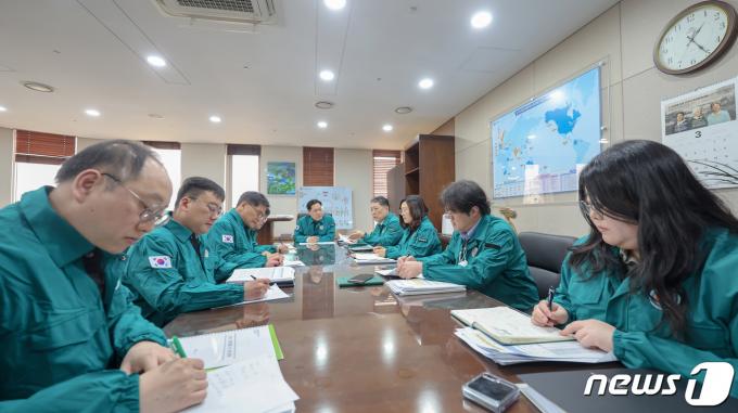 [사진] 보훈병원 비상진료 상황 점검하는 이희완 국가보훈부 차관