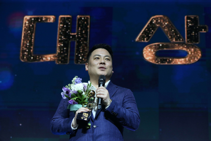 조재호가 19일 오후 서울 광진구 그랜드워커힐 워커홀에서 열린 '2024 PBA 골드큐 시상식'에서 PBA 대상의 영광을 안았다. /사진=PBA 제공