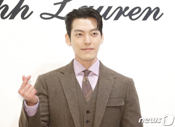 [사진] '신민아♥' 김우빈, 최고의 사랑꾼