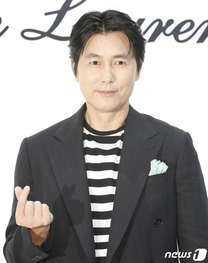 [사진] 정우성, 하트