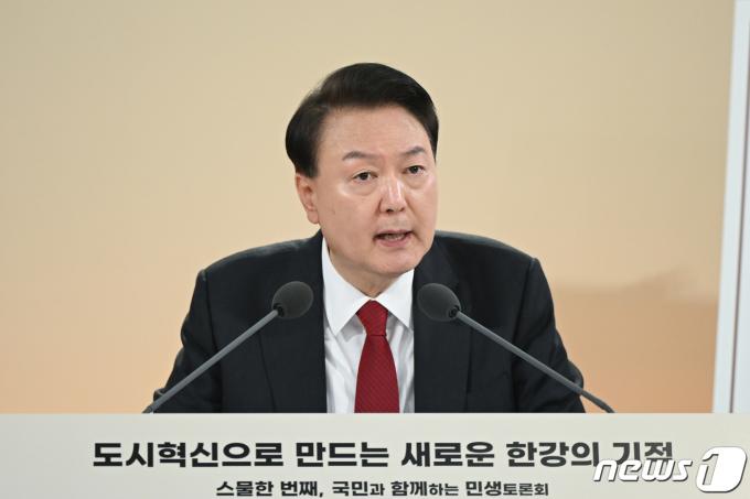 윤석열 대통령이 19일 서울 영등포구 문래예술공장에서 '도시혁신으로 만드는 새로운 한강의 기적'을 주제로 열린 스물한 번째 국민과 함께하는 민생토론회에서 발언하고 있다. (대통령실 제공) 2024.3.19/뉴스1 ⓒ News1 오대일 기자