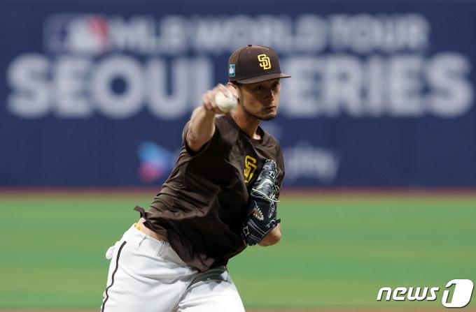 샌디에이고 파드리스 개막전 선발 투수인 다르빗슈 유가 미국프로야구(MLB) 공식 개막시리즈를 하루 앞둔 19일 오전 서울 고척스카이돔에서 마운드에 올라 훈련을 하고 있다. 2024.3.19/뉴스1 ⓒ News1 박정호 기자