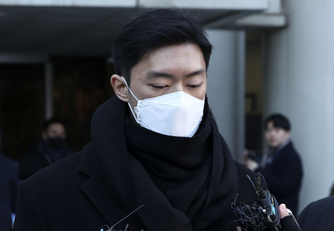 마약류 투약 혐의로 1심에서 징역형 집행유예를 선고받은 고(故) 전두환 전 대통령의 손자 전우원 씨의 2심 첫 공판기일을 진행한다. 사진은 지난해 12월22일 서울 서초구 서울중앙지법에서 열린 1심 선고공판이 끝난 후 법원을 나서고 있는 전우원. /사진=뉴시스