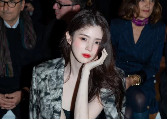 배우 한소희의 광고가 줄줄이 계약종료돼 배경에 관심이 모아진다. /사진=디올 제공