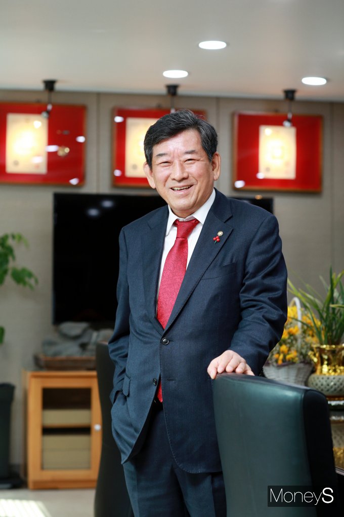 광주상의는 20일 상공의원 92명(일반 80명·특별12명) 전원이 참석한 가운데 25대 제1차 임시의원 총회를 열고 한상원 다스코 회장을 제 25대 회장으로 선출했다/사진=다스코 제공.