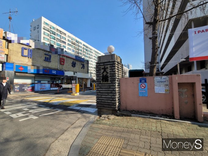 여의도 대교아파트 재건축사업 조합이 영등포구청의 주관으로 대교아파트 재건축 정비계획(안)이 주민공람 절차에 들어간다. 사진은 서울 여의도 대교아파트. /사진=신유진 기자
