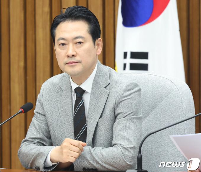 장동혁 국민의힘 사무총장이 15일 서울 여의도 국회에서 열린 원내대책회의에 참석하고 있다. 2024.3.15/뉴스1 ⓒ News1 ,송원영 기자