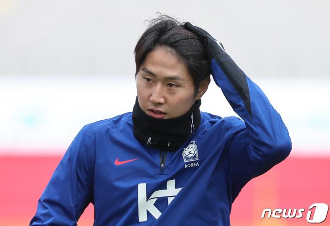 [사진] 머리 쓸어올리는 이강인