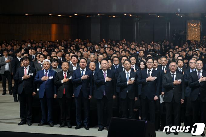 [사진] 윤석열 대통령, 제51회 상공의 날 기념식