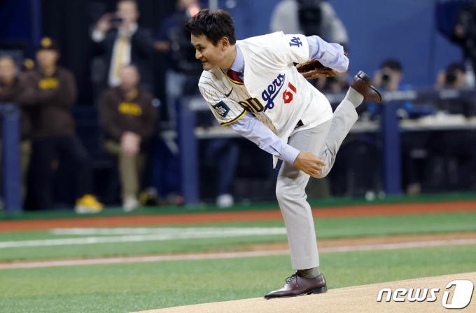 [사진] 박찬호, MLB 서울시리즈 개막전 시구