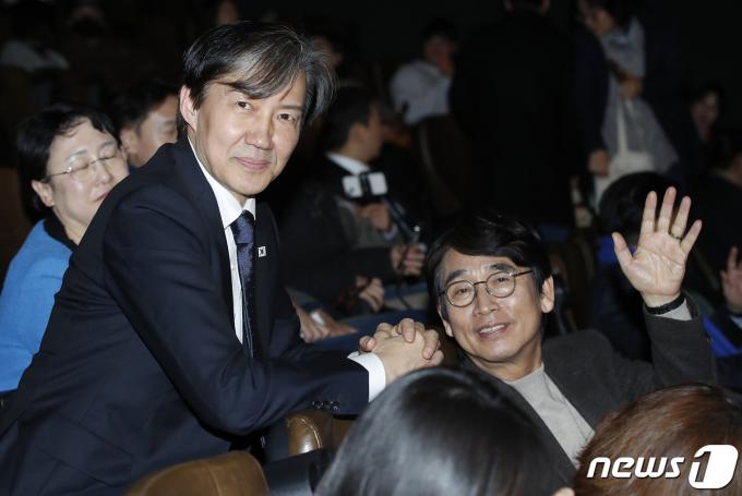 [사진] 인사 나누는 조국 대표와 유시민 전 노무현재단 이사장