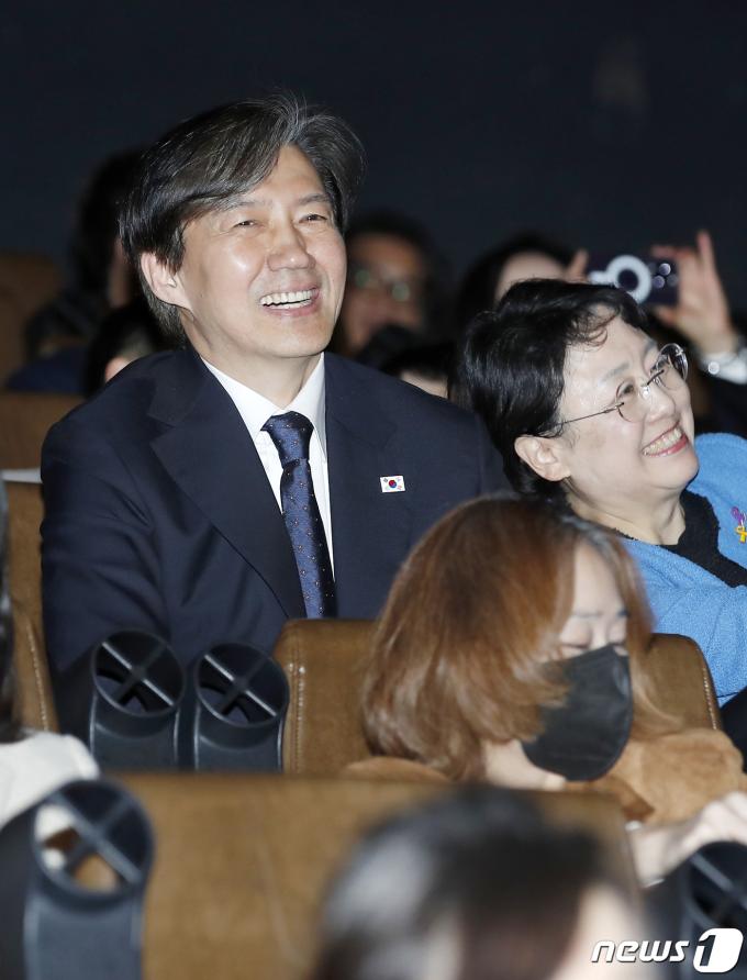 [사진] 미소짓는 조국 대표