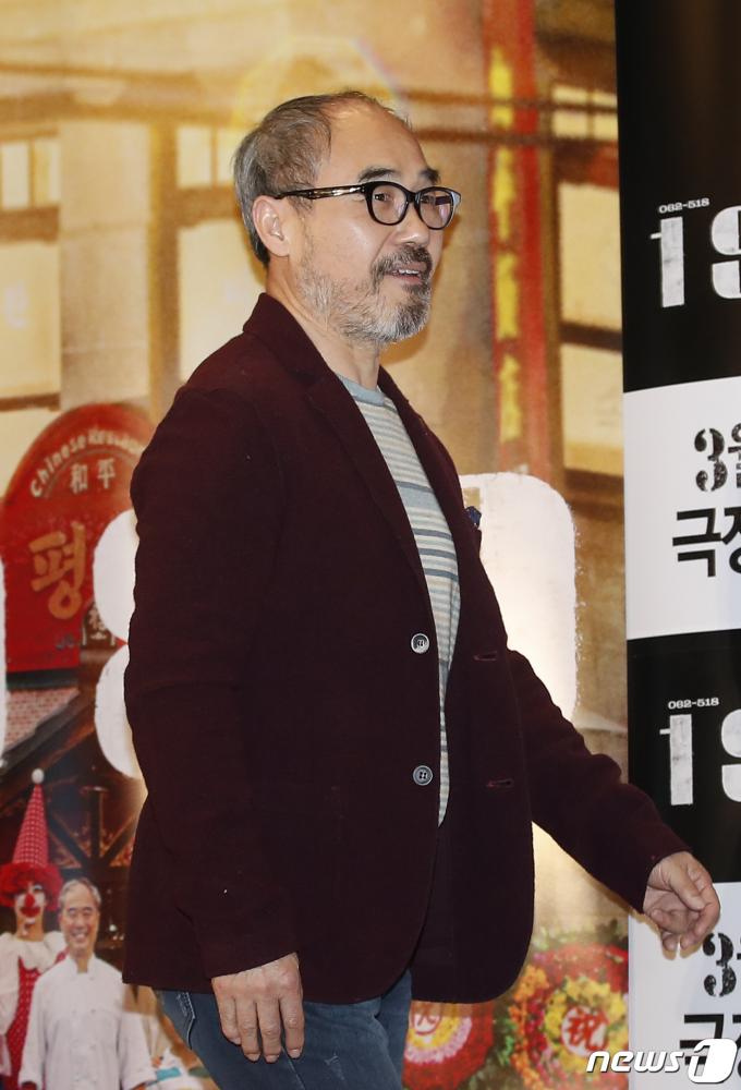[사진] 강신일, 근사한 입장