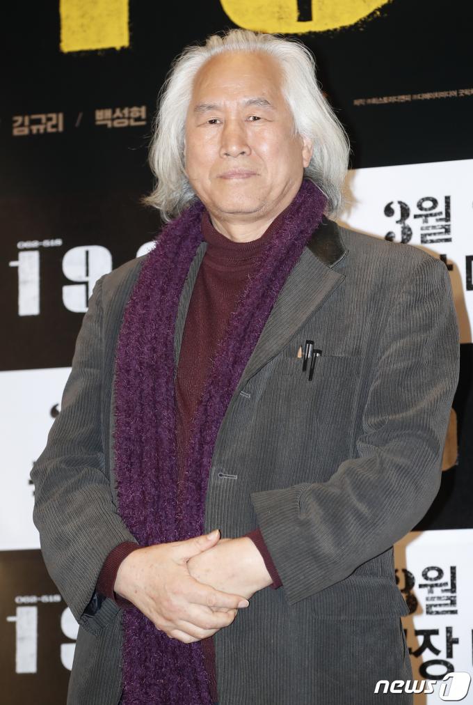 [사진] 박재동 화백 '1980' 보러 왔어요