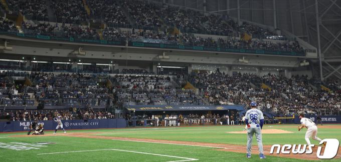 [사진] 만원 관중 속 한국에서 처음 열리는 메이저리그