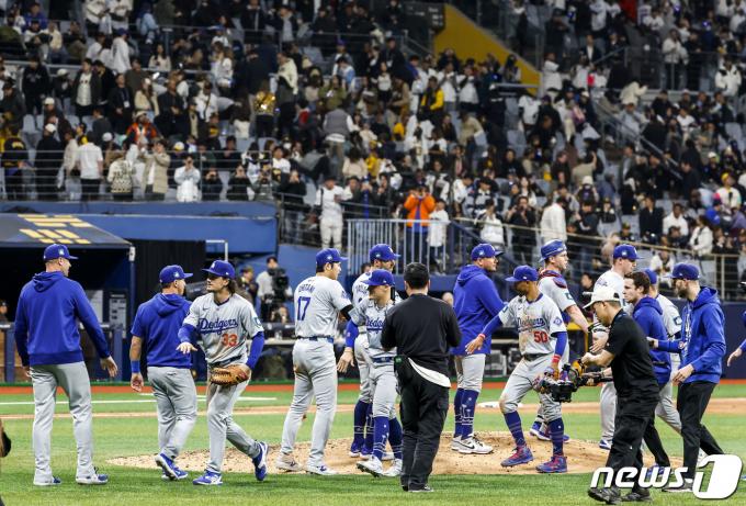 [사진] LA다저스, 서울시리즈 1차전 5대2로 승리