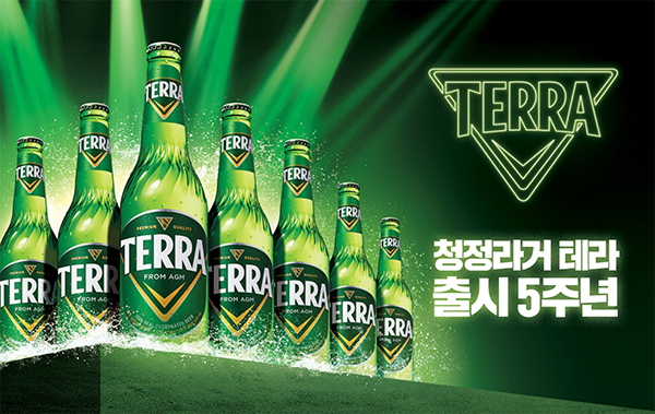 대표 맥주 브랜드로 자리잡은 하이트진로의 '테라'가 지난 19일 기준 누적판매 45억 4000만병을 돌파해 국내 맥주 시장에서 존재감을 드러내고 있다. /사진=하이트진로