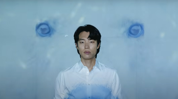 일부 네티즌이 배우 류준열이 있는 그린피스 후원을 취소하겠다고 밝혔다. 사진은 그린피스 서울사무소 유튜브 채널에 게시된 '나는 북극곰입니다' 영상 속 한 장면. /사진=그린피스 서울사무소 유튜브 캡처